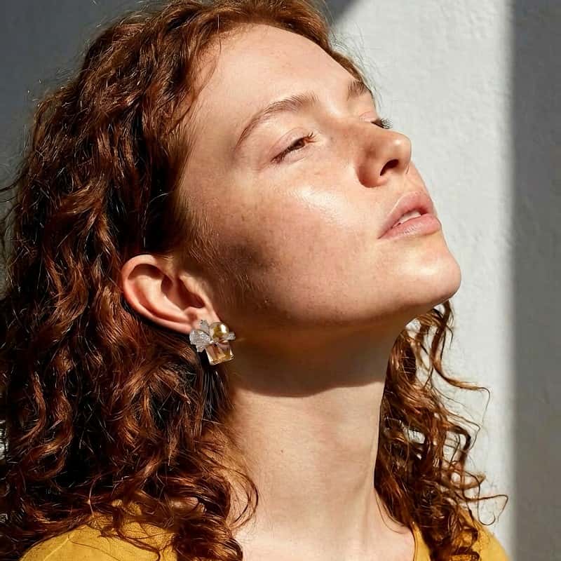 Elegant Crystal & Pearl Cluster Stud Earrings – Vintage Luxury