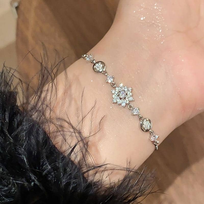 Celestial Jewelry: Adjustable Starburst Bolo Bracelet