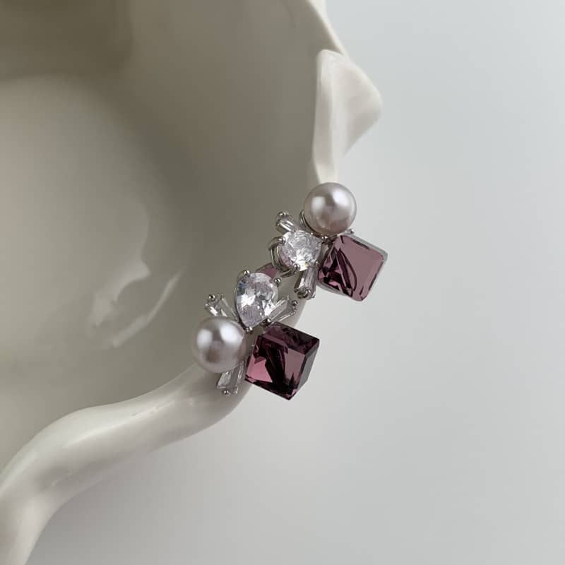 Elegant Crystal & Pearl Cluster Stud Earrings – Vintage Luxury