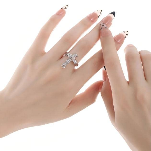 The Thorny Cross Set: A Fusion of Thorns and Elegance