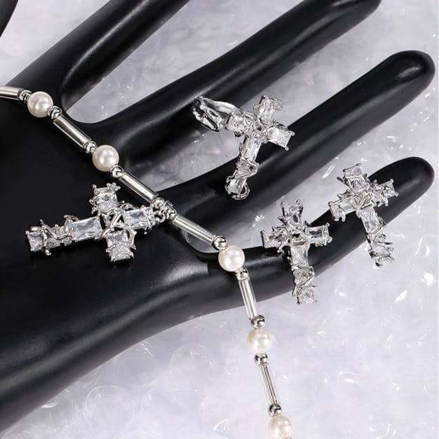 The Thorny Cross Set: A Fusion of Thorns and Elegance
