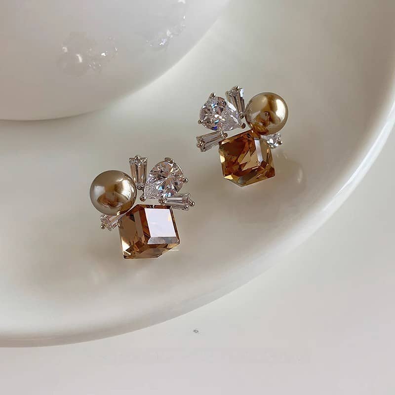 Elegant Crystal & Pearl Cluster Stud Earrings – Vintage Luxury